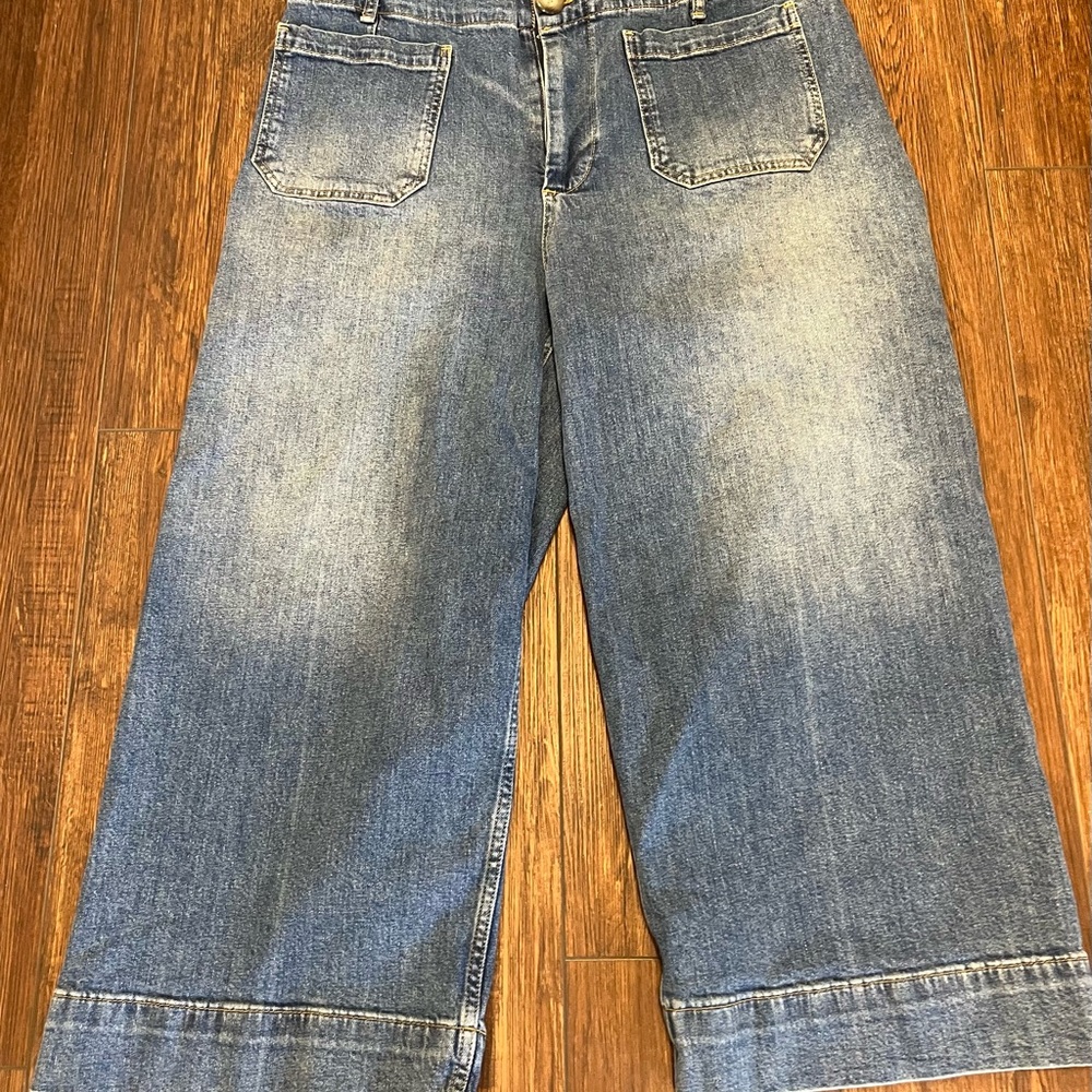 Pilcro Skipper wide leg cropped denim. Size women’s 16.